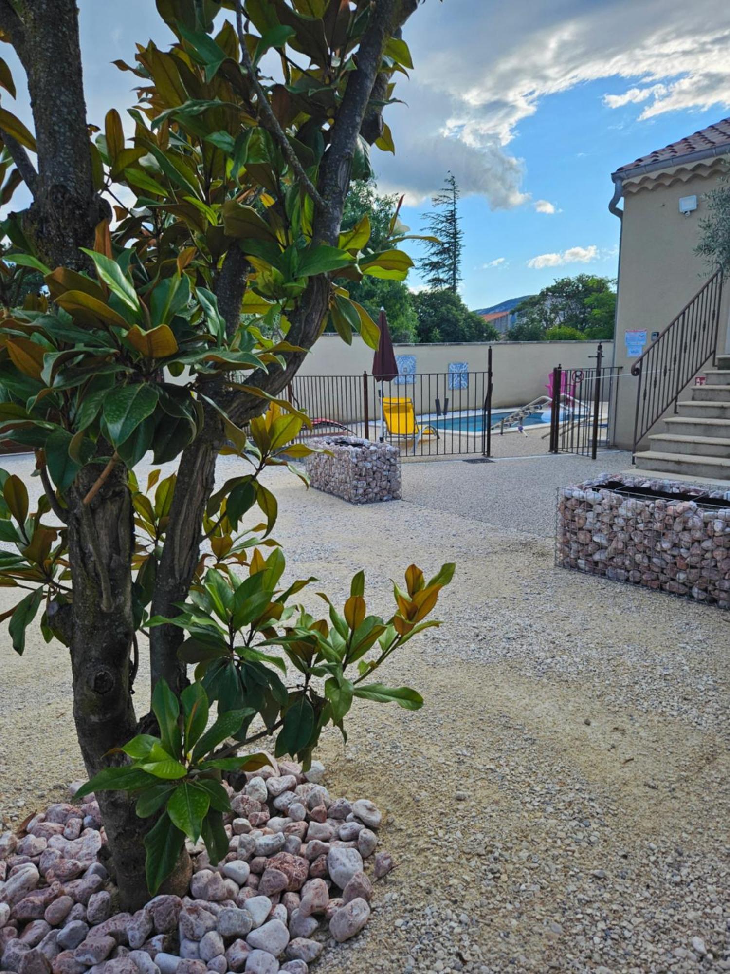 Le Rubiz Apartment La Coucourde Bagian luar foto
